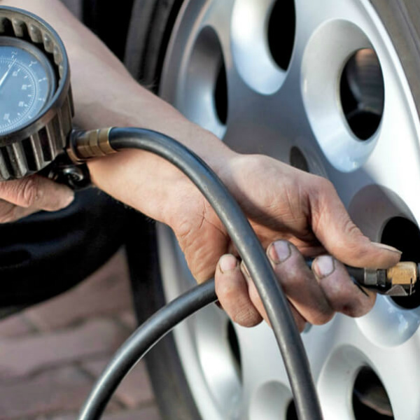 Cách kiểm tra lốp xe ô tô