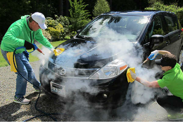 Máy rửa xe hơi nước nóng được mua bán phổ biến