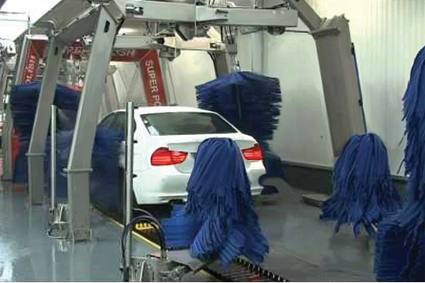 Thiết bị rửa xe ô tô hiện đại tự động